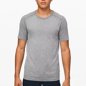 Lululemon men’s metal vent tech SS